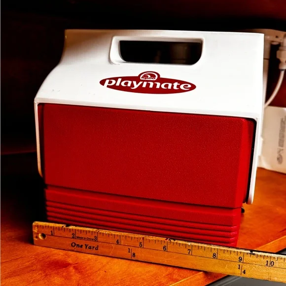 Igloo Playmate Red and White Cooler - Picture 5 of 11